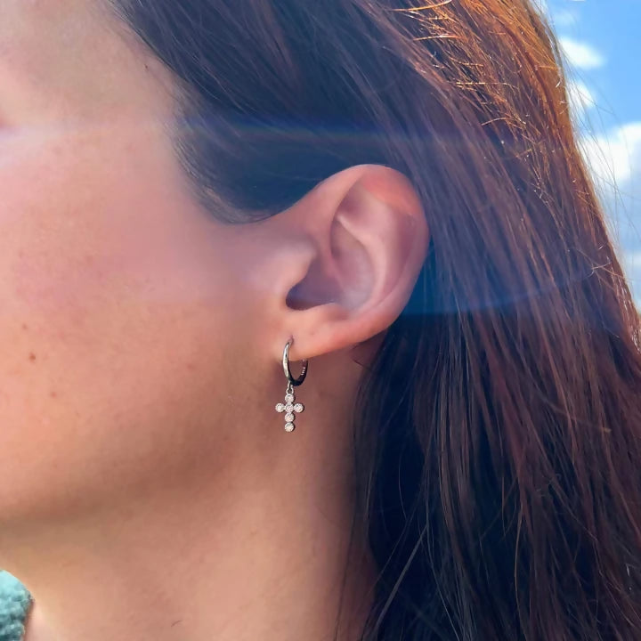 bijoux-croix-boucle-d-oreilles-default-title-boucles-d-oreilles-creoles-sarah-en-argent-925-et-zircon-finition-argent-77228952748367